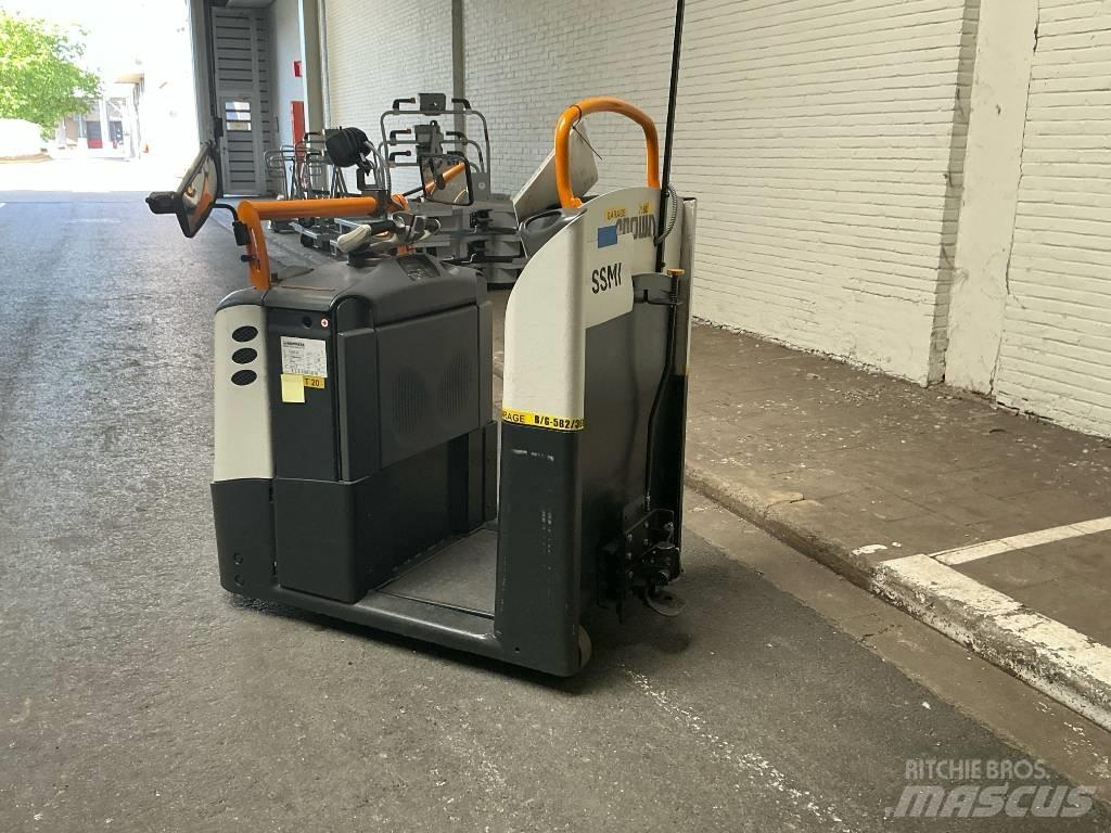 Crown TC 3000 شاحنة قاطرة