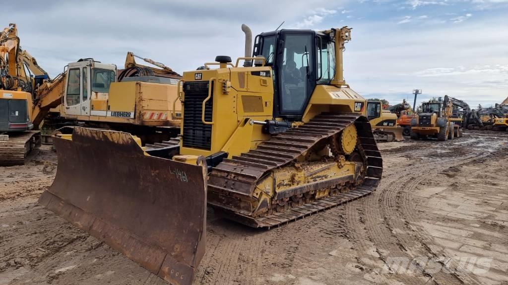 CAT D 6 N LGP بلدوزرات مجنزرة