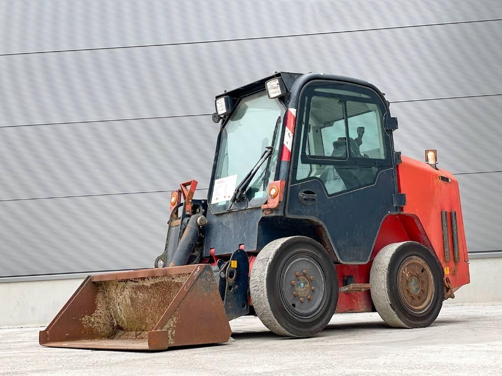 JCB R260 لوادر انزلاقية التوجيه