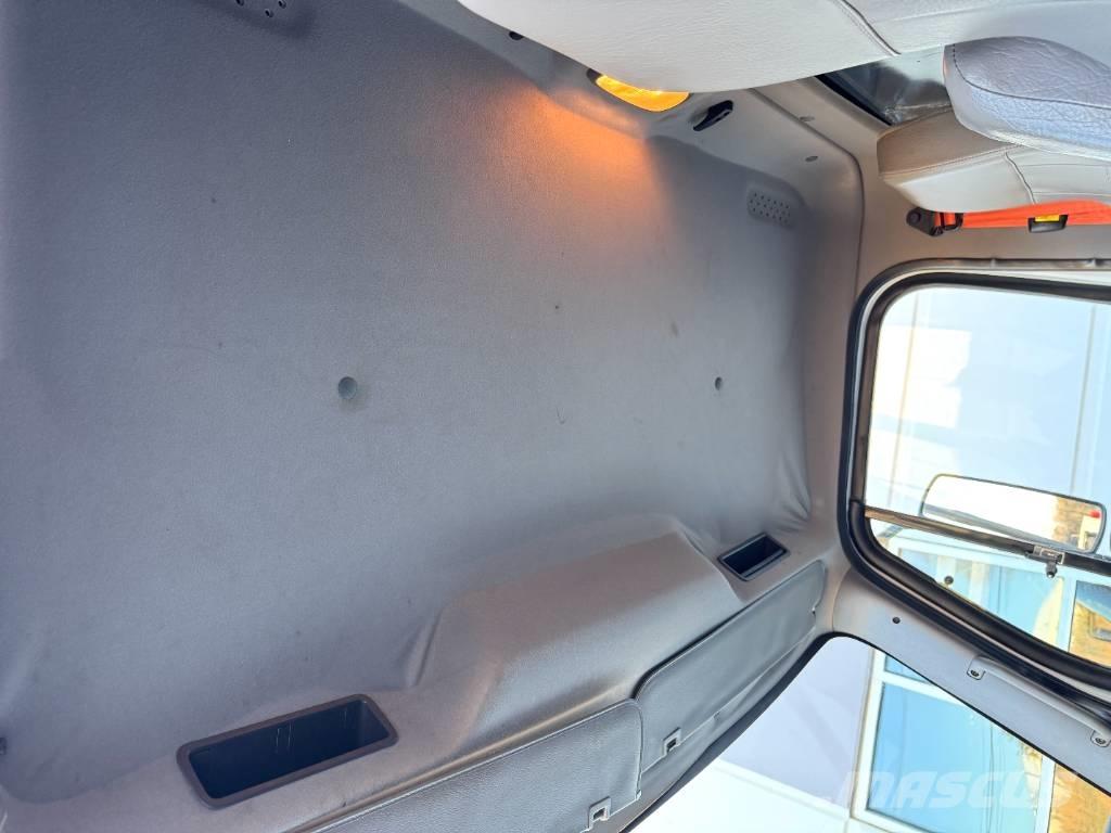 Freightliner M2 شاحنات قلابة