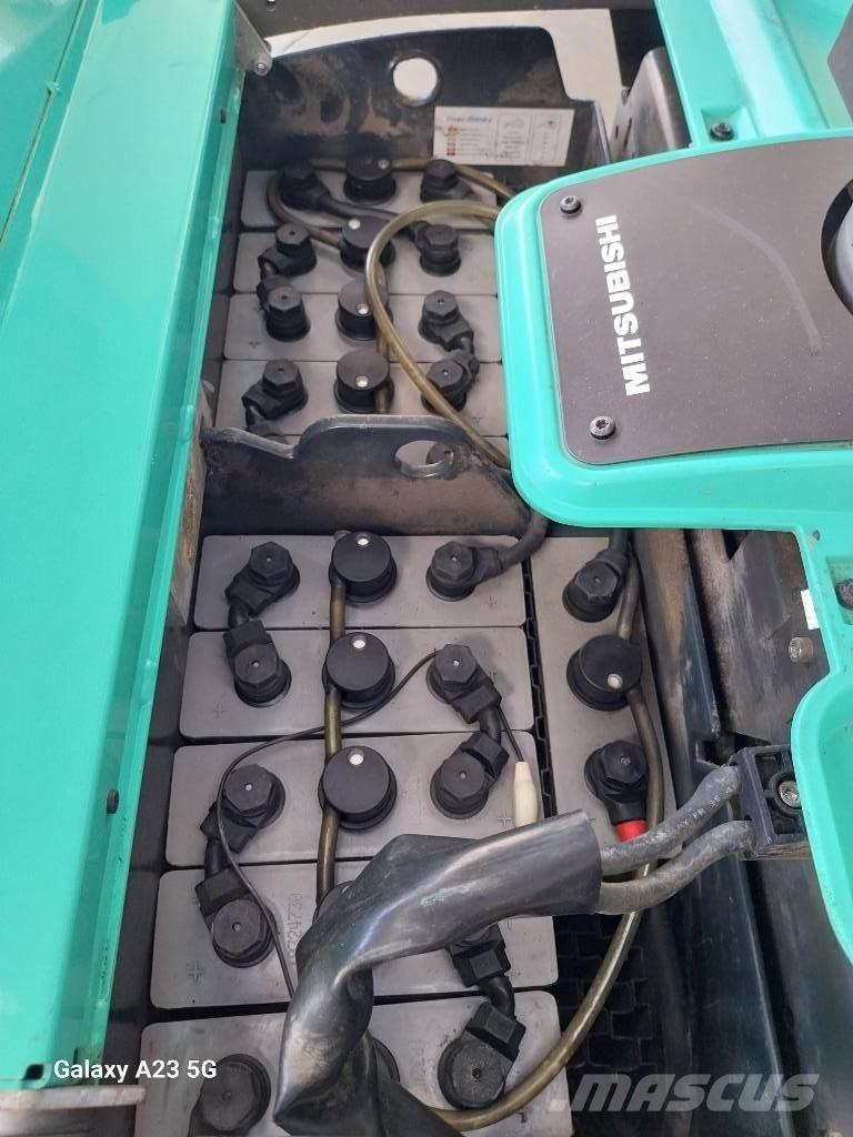 Mitsubishi PBV20N3 رافعة منخفضة المستوى ذات منصة