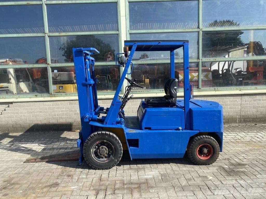 Komatsu FD 28-10 شاحنات الديزل