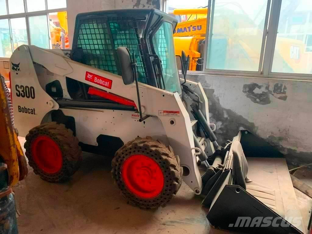 Bobcat S 300 لوادر انزلاقية التوجيه