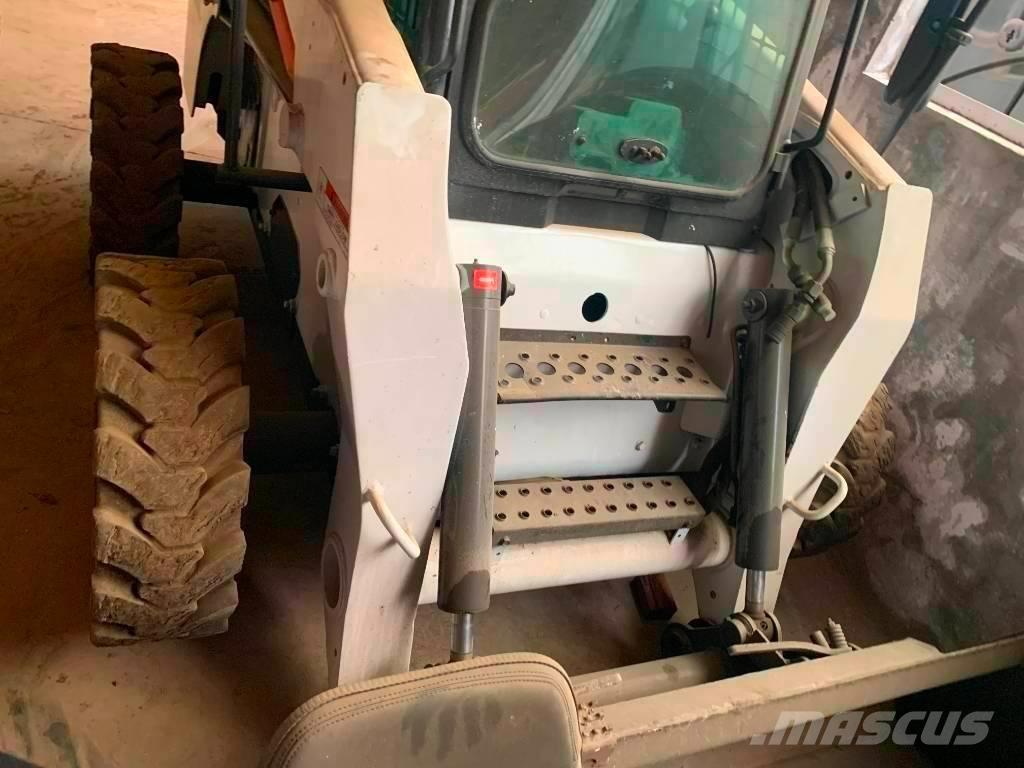 Bobcat S 300 لوادر انزلاقية التوجيه