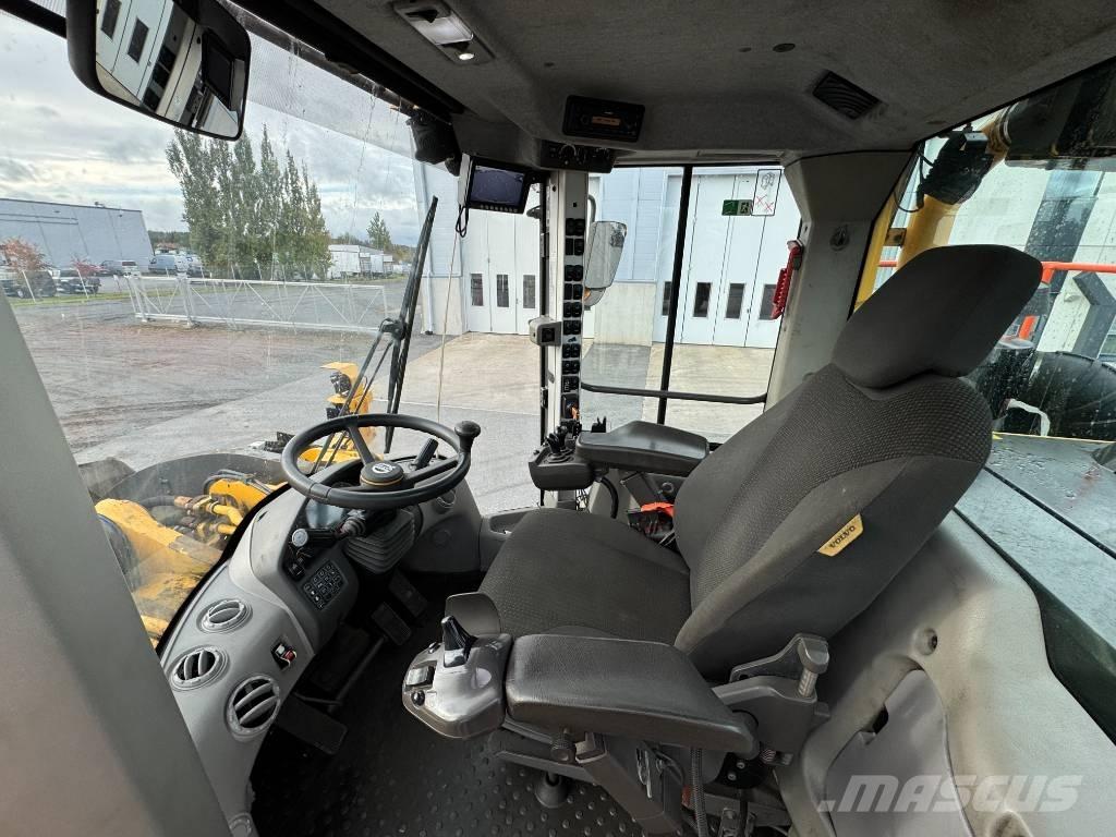 Volvo L 260 H لوادر بعجل