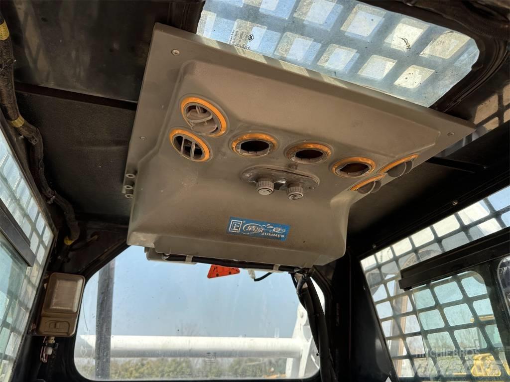 Bobcat S18 لوادر انزلاقية التوجيه