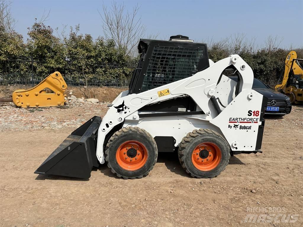 Bobcat S18 لوادر انزلاقية التوجيه