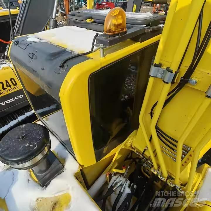 Komatsu PC 210 حفارات زحافة