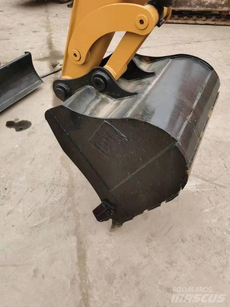 CAT 306E2 حفارات زحافة