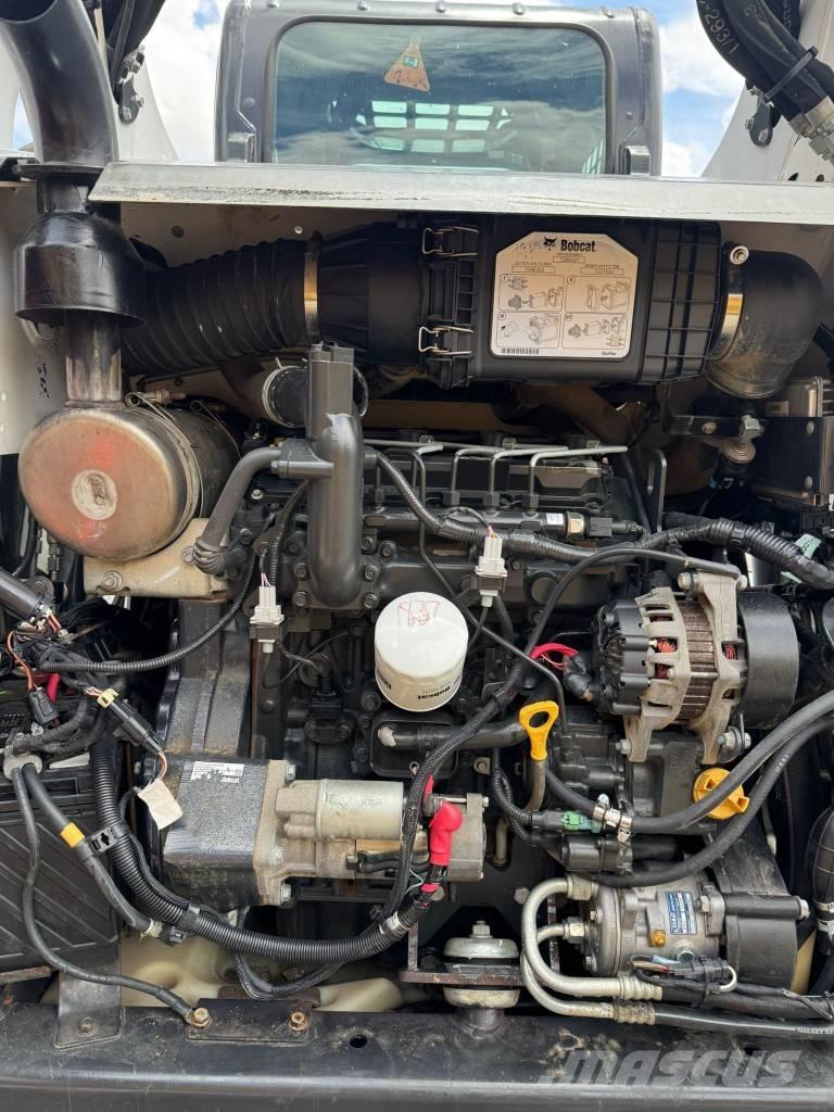 Bobcat T 590 لوادر انزلاقية التوجيه