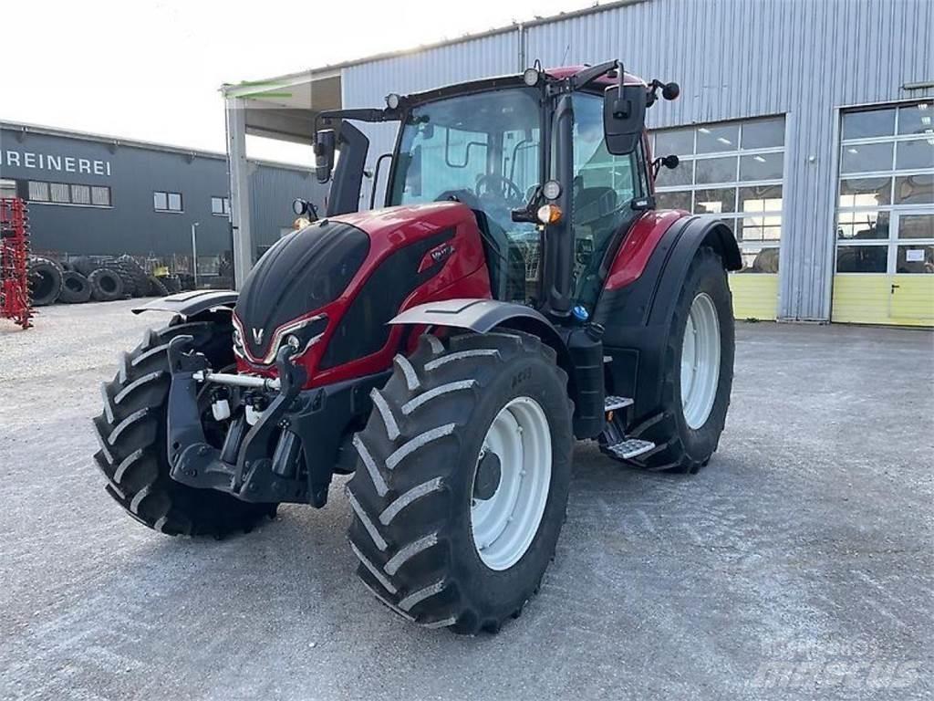 Valtra n155 الجرارات