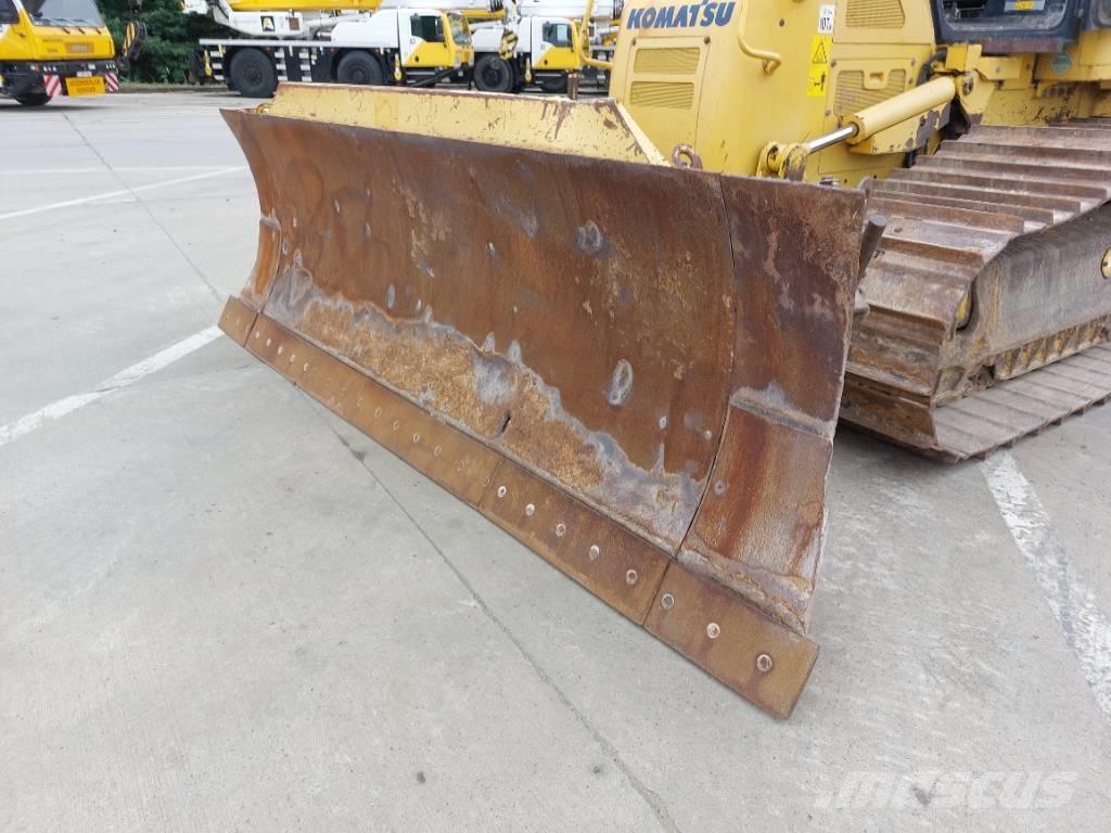 Komatsu D 61 PXi-23 بلدوزرات مجنزرة