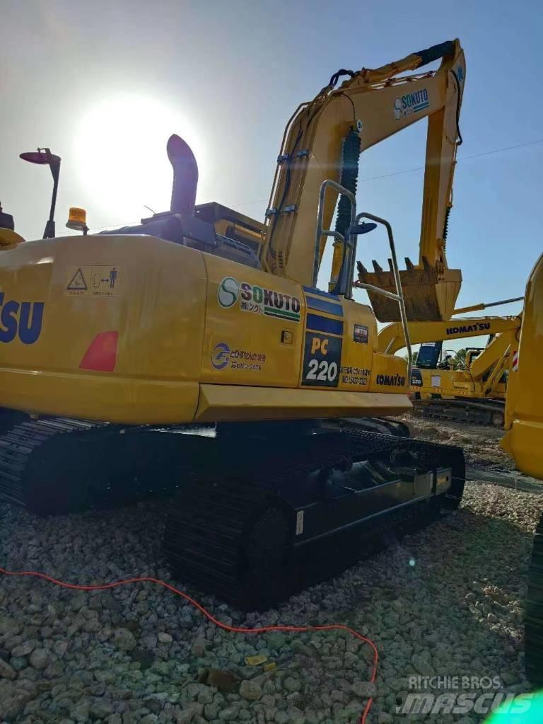 Komatsu PC 220-8 حفارات زحافة
