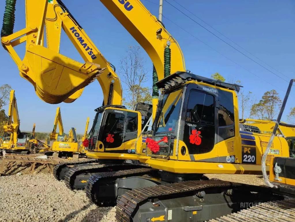 Komatsu PC 220-8 حفارات زحافة