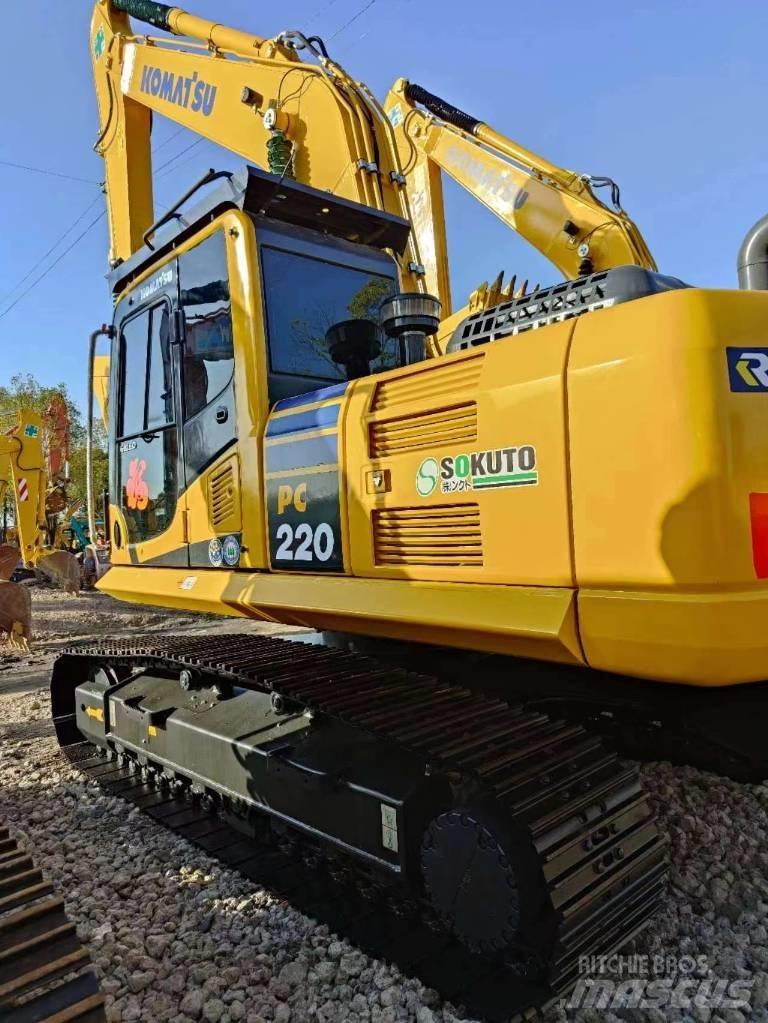 Komatsu PC 220-8 حفارات زحافة