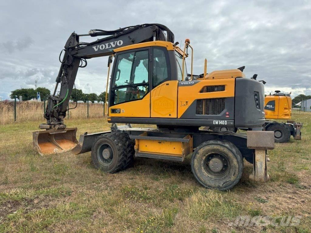 Volvo EW 140 D حفارات بعجل