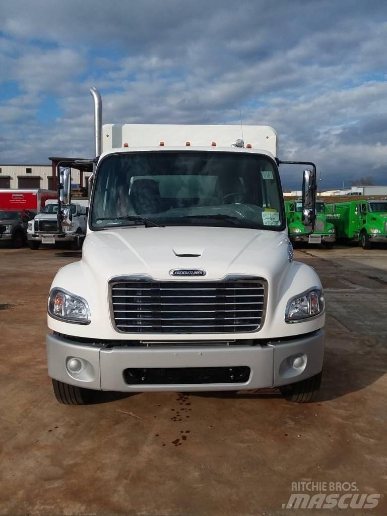 Freightliner M2 شاحنات نقل المشروبات