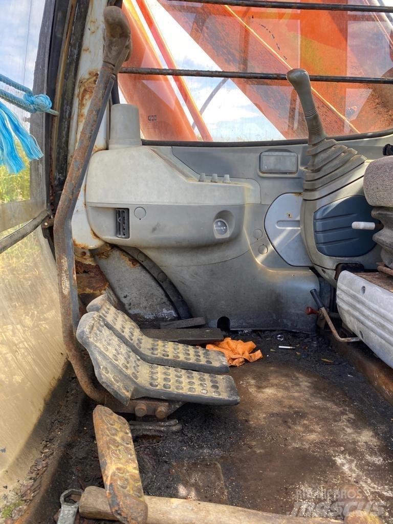 Hitachi EX 200-5 حفارات زحافة