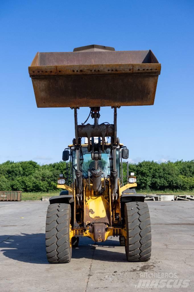 Volvo L110H لوادر بعجل