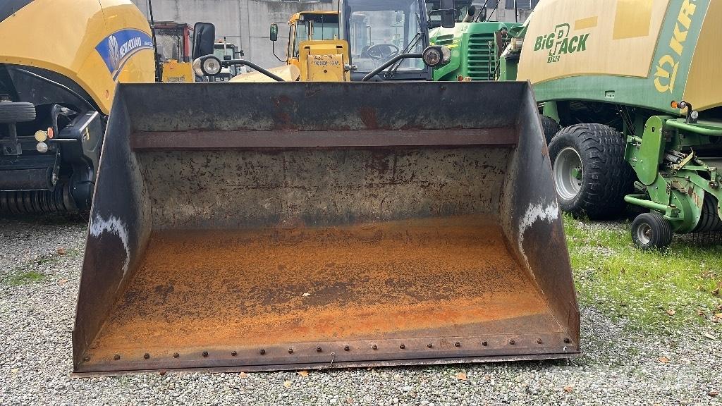 Komatsu WH 713 مناولات متداخلة