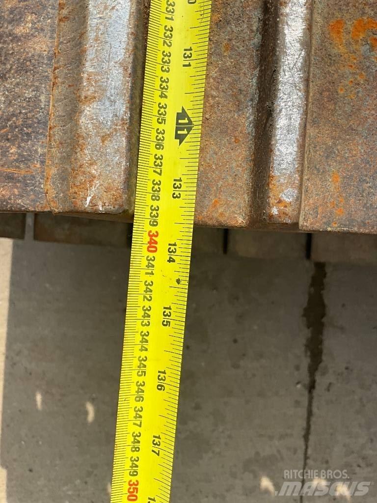 Hitachi ZX 250 LC-6 حفارات زحافة