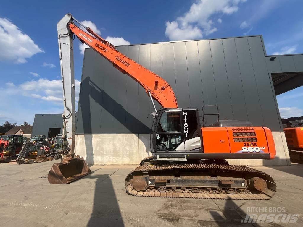 Hitachi ZX 250 LC-6 حفارات زحافة