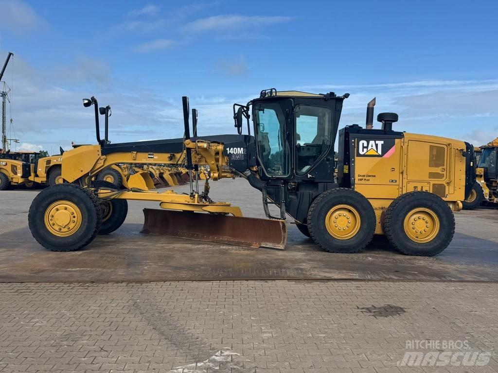 CAT 140M2 AWD معدات تمهيد الطرق
