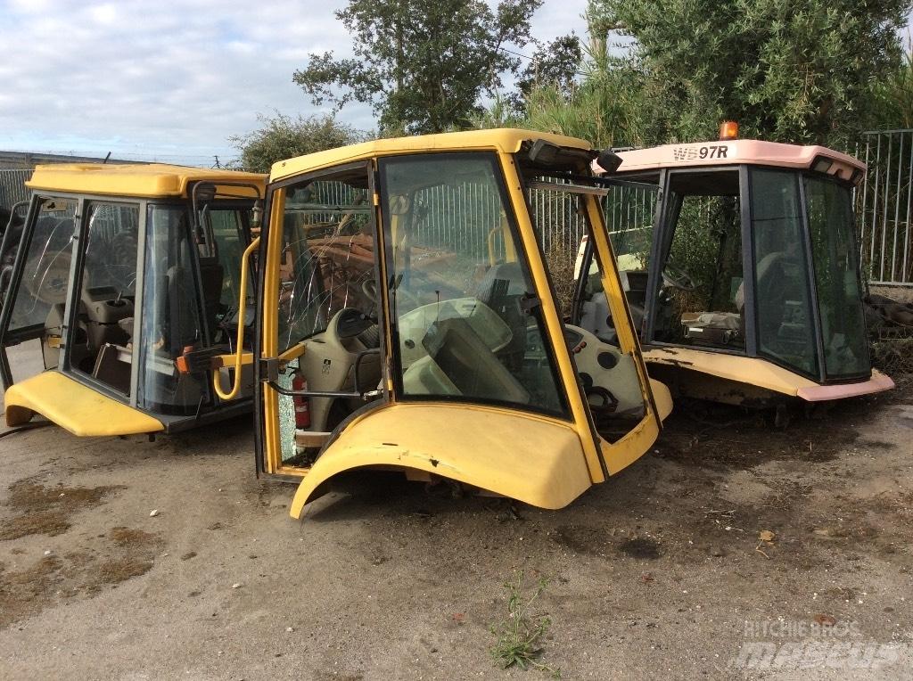 Komatsu WB 97 R كابينة والداخلية