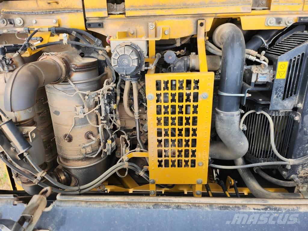 Komatsu PC 360 LC حفارات زحافة