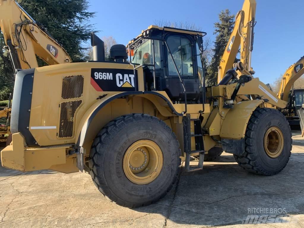 CAT 966 M لوادر بعجل