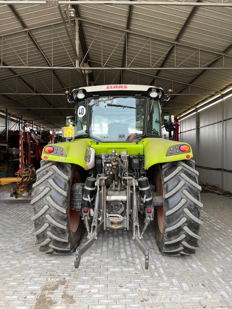 CLAAS Arion 440 الجرارات