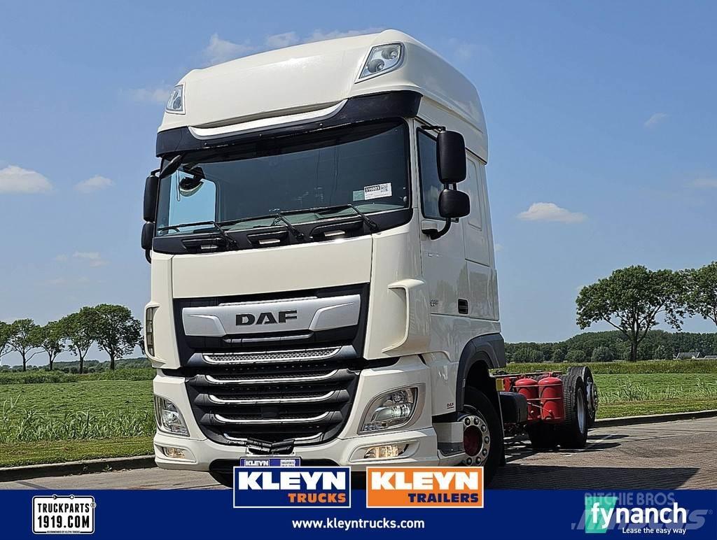 DAF XF 480 شاحنات بمقصورة وهيكل
