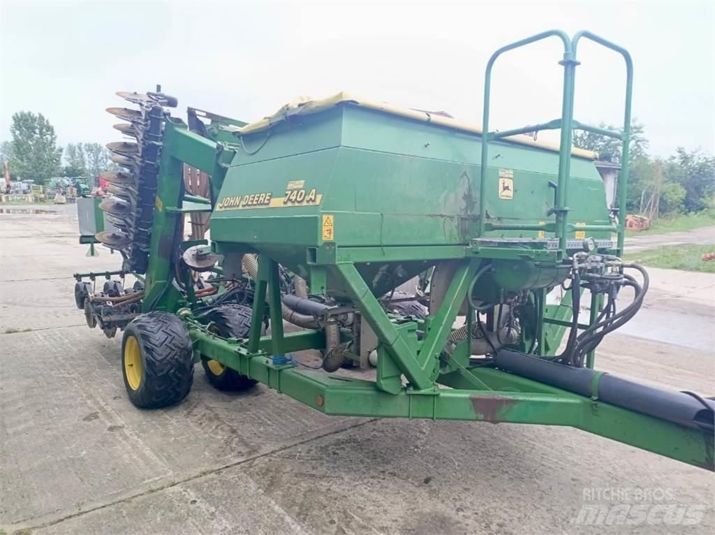 John Deere 740A مثاقيب مدمجة