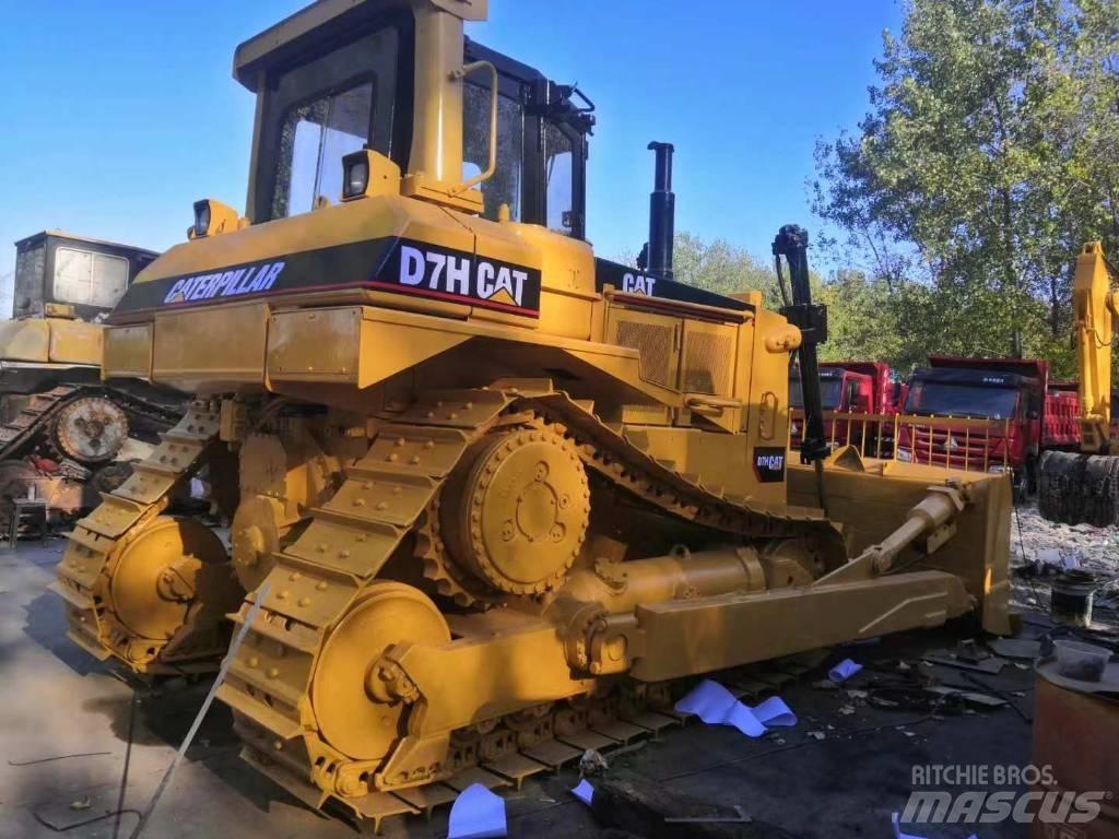 CAT D 7 H بلدوزرات مجنزرة
