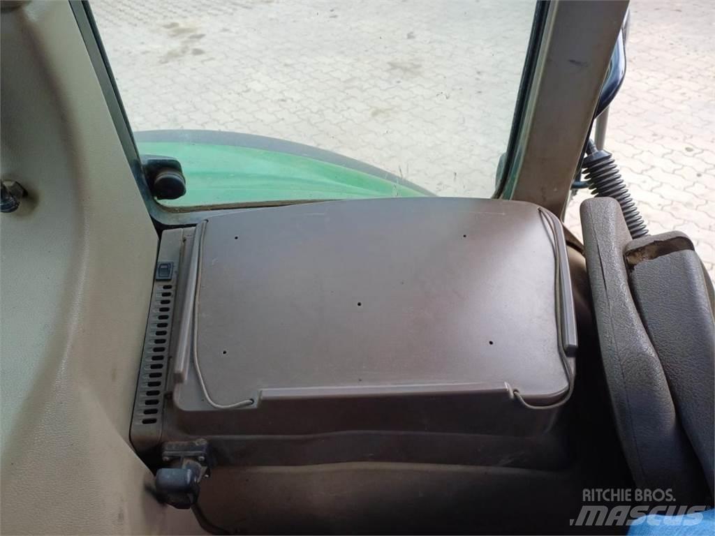 John Deere 7530 الجرارات