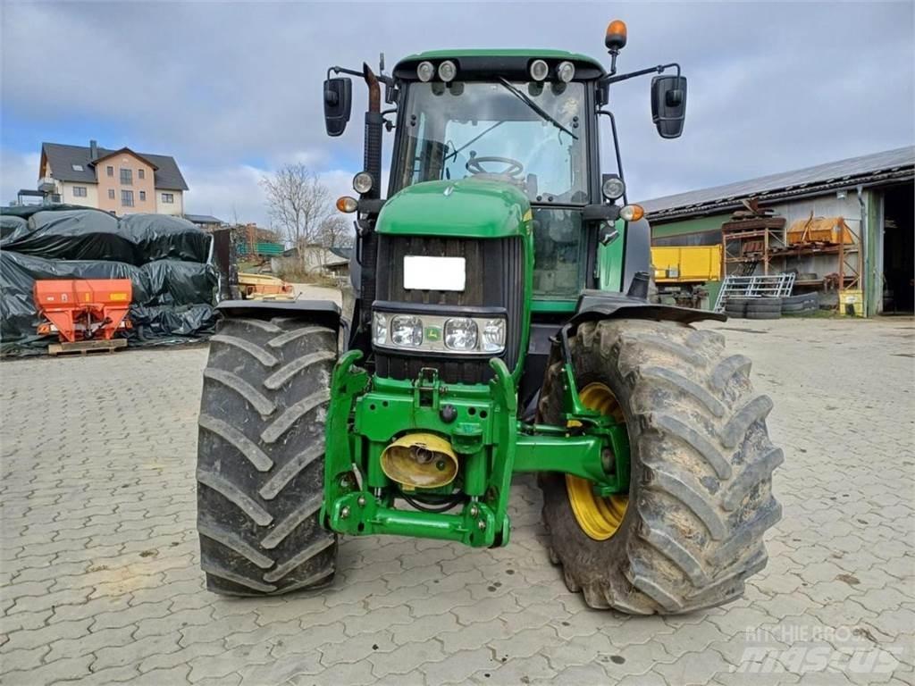 John Deere 7530 الجرارات