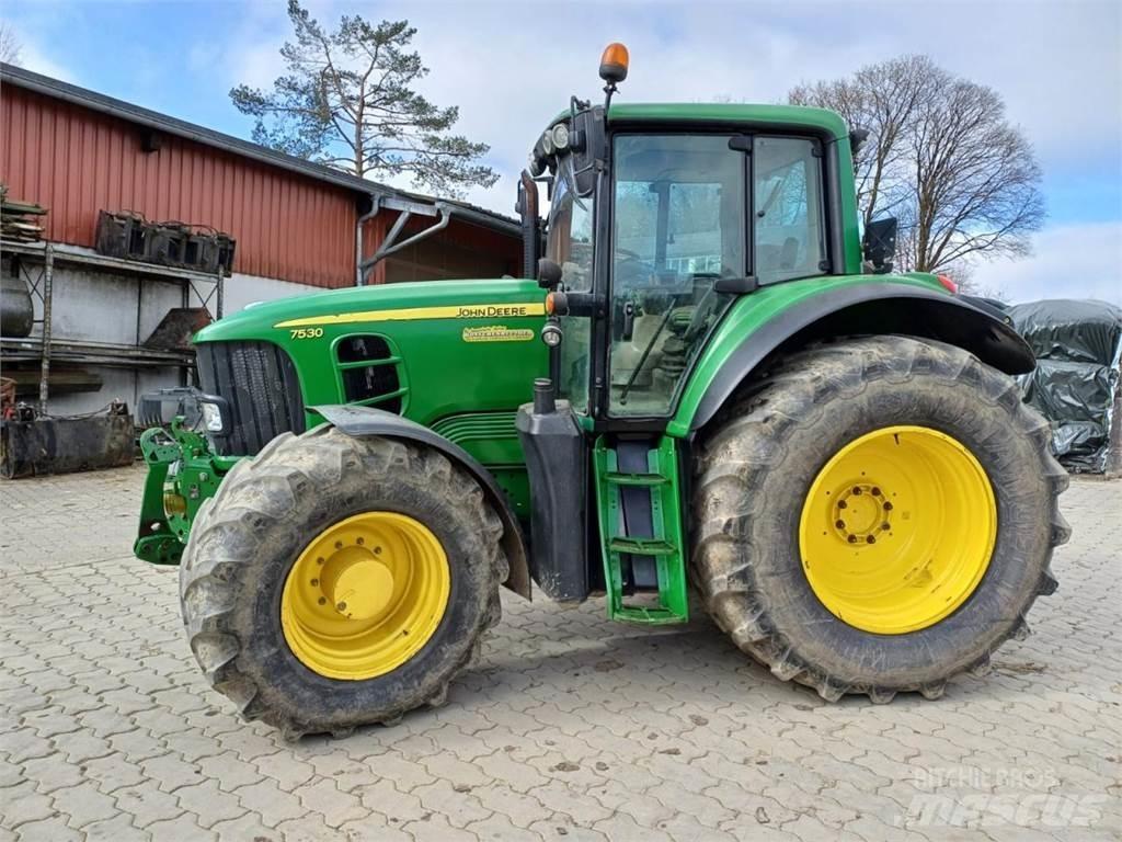 John Deere 7530 الجرارات
