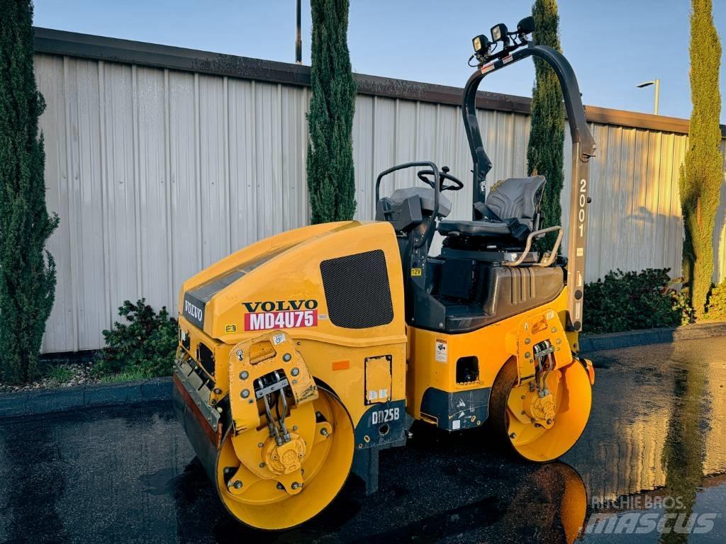 Volvo DD 25 B مداحل ثنائية الاسطوانة