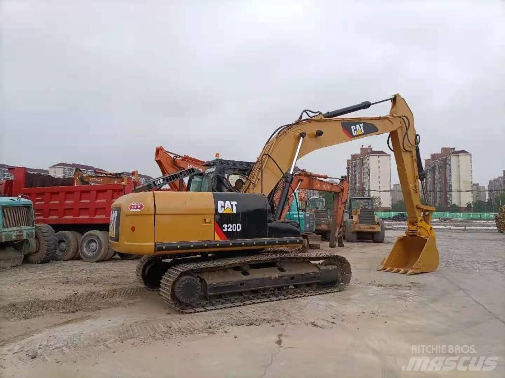 CAT 320 D حفارات زحافة