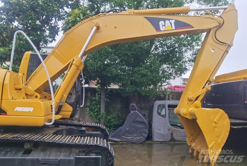 CAT 320 C حفارات زحافة