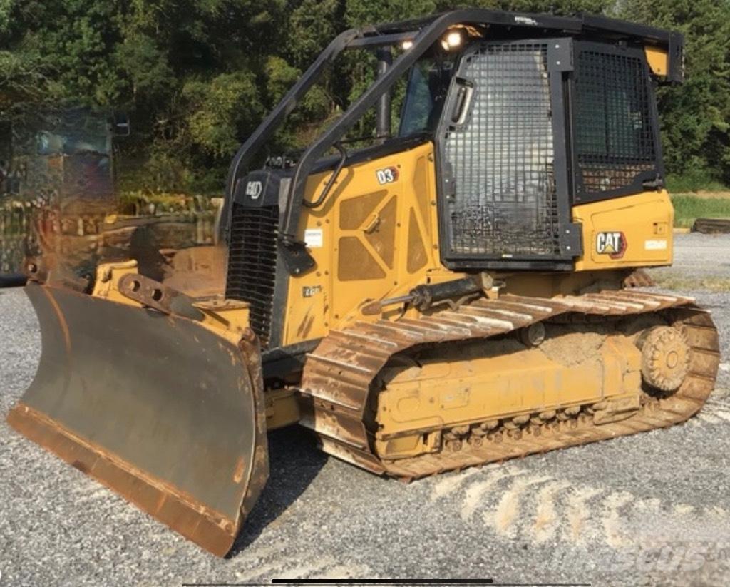 CAT D 3 بلدوزرات مجنزرة