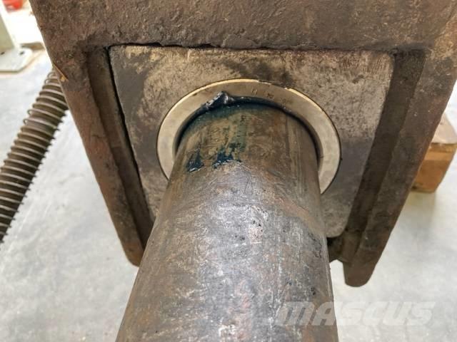 Montabert BRH 900 مطارق / كسارات