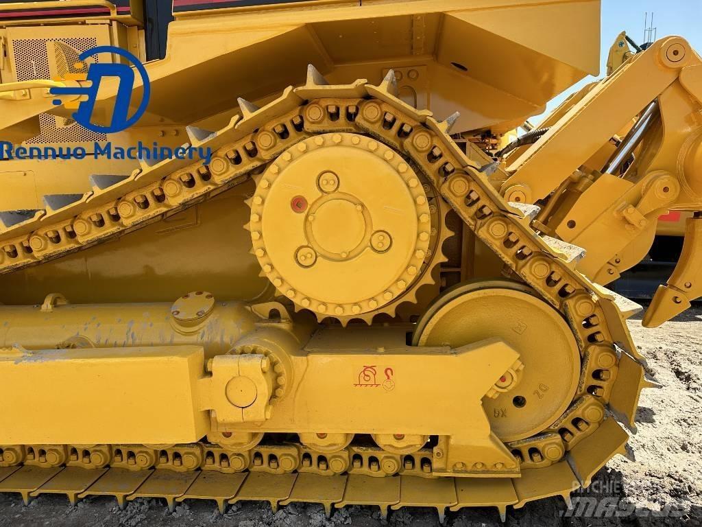CAT D 8 R بلدوزرات مجنزرة