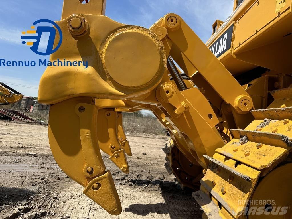CAT D 8 R بلدوزرات مجنزرة