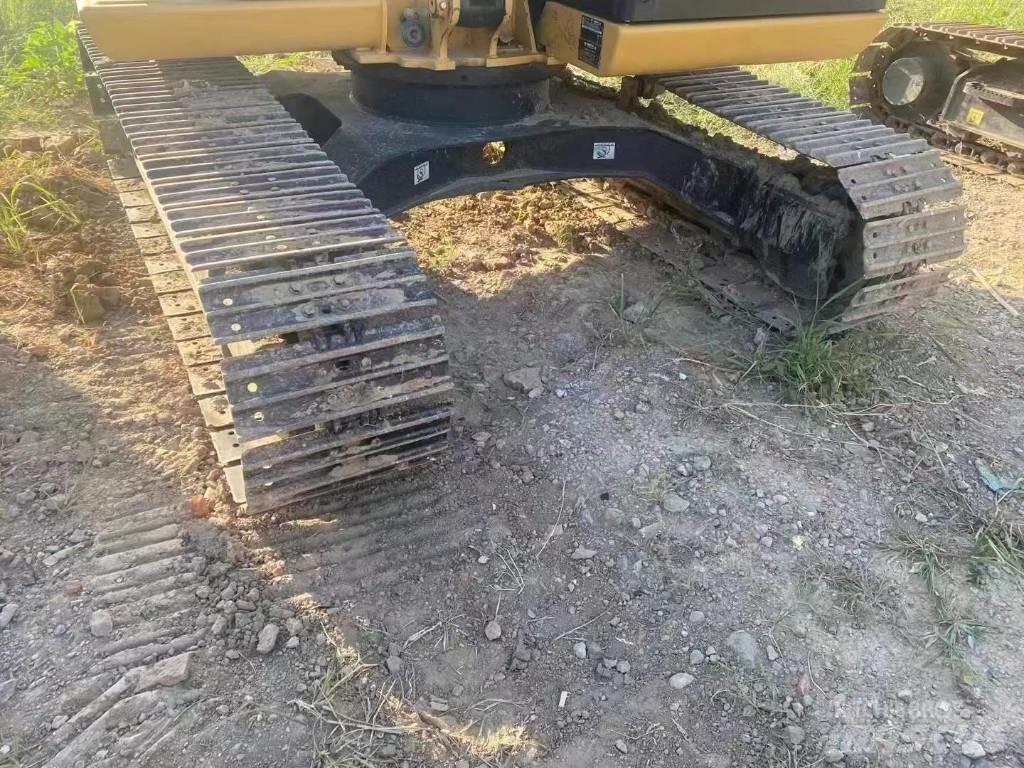 CAT 307 حفارات زحافة