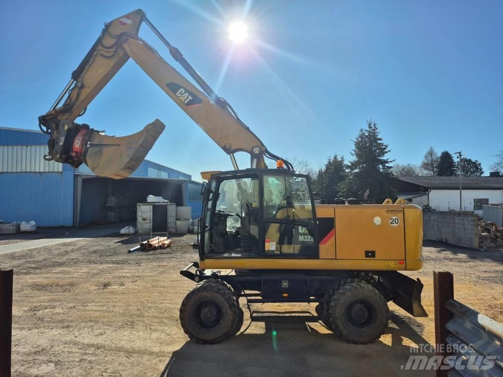 CAT M322F حفارات بعجل