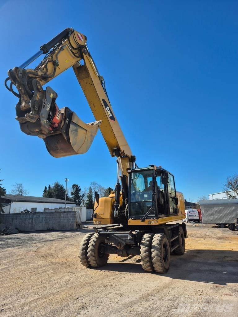 CAT M322F حفارات بعجل