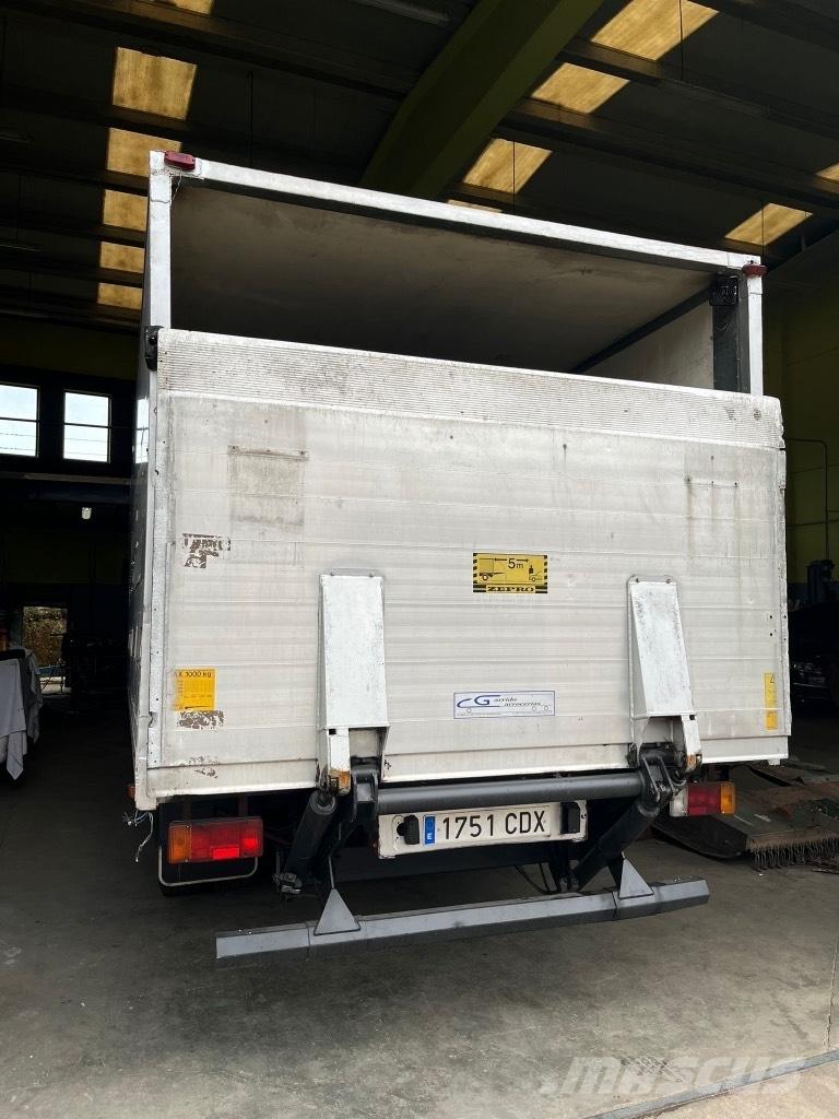 Iveco ML65E15 شاحنات بمقصورة وهيكل
