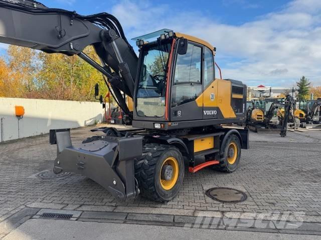 Volvo EW180E حفارات بعجل