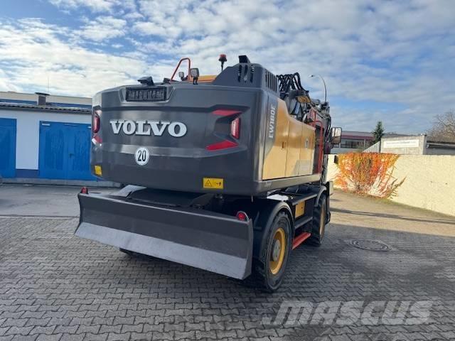 Volvo EW180E حفارات بعجل